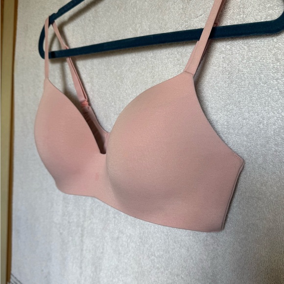 Victoria's Secret Pink Seamless Bra Intimates - Picture 4 of 10